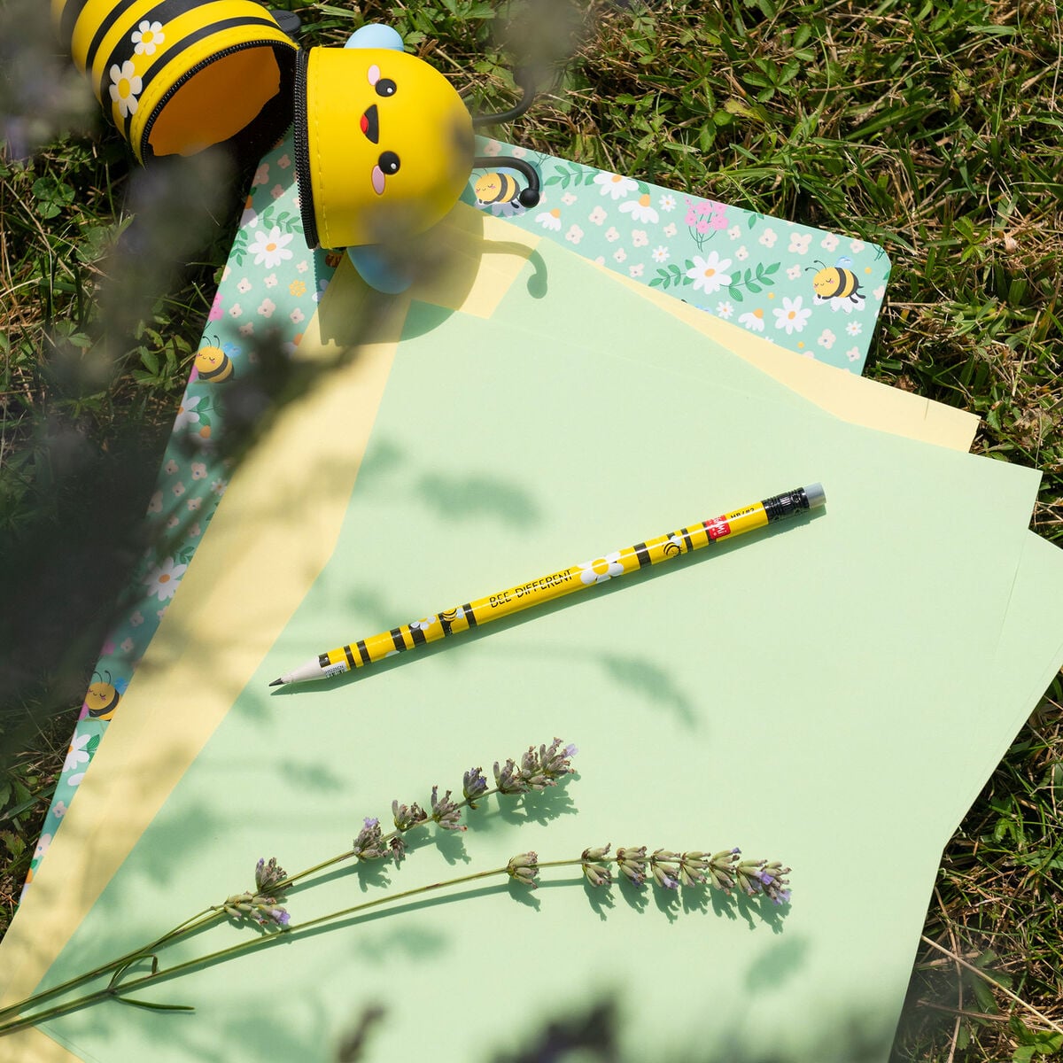 Legami - Recycled Paper Pen - I Used to be a Newspaper - Bee