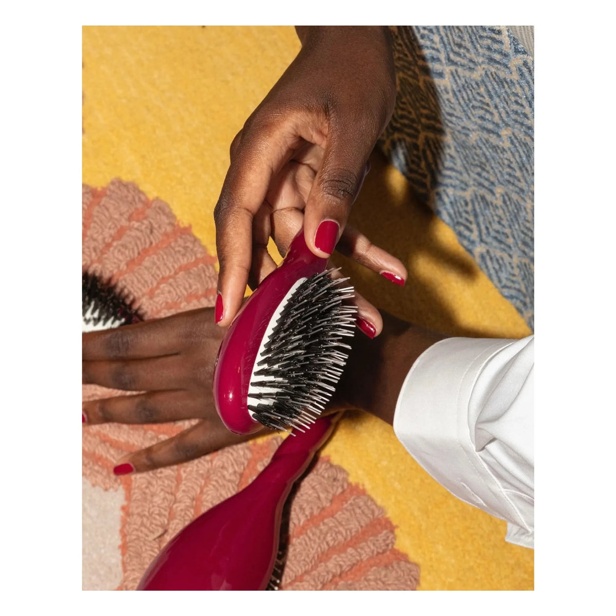 La Bonne Brosse - The Small Brush Essential No.02 - Care and Detangling | Cherry Red