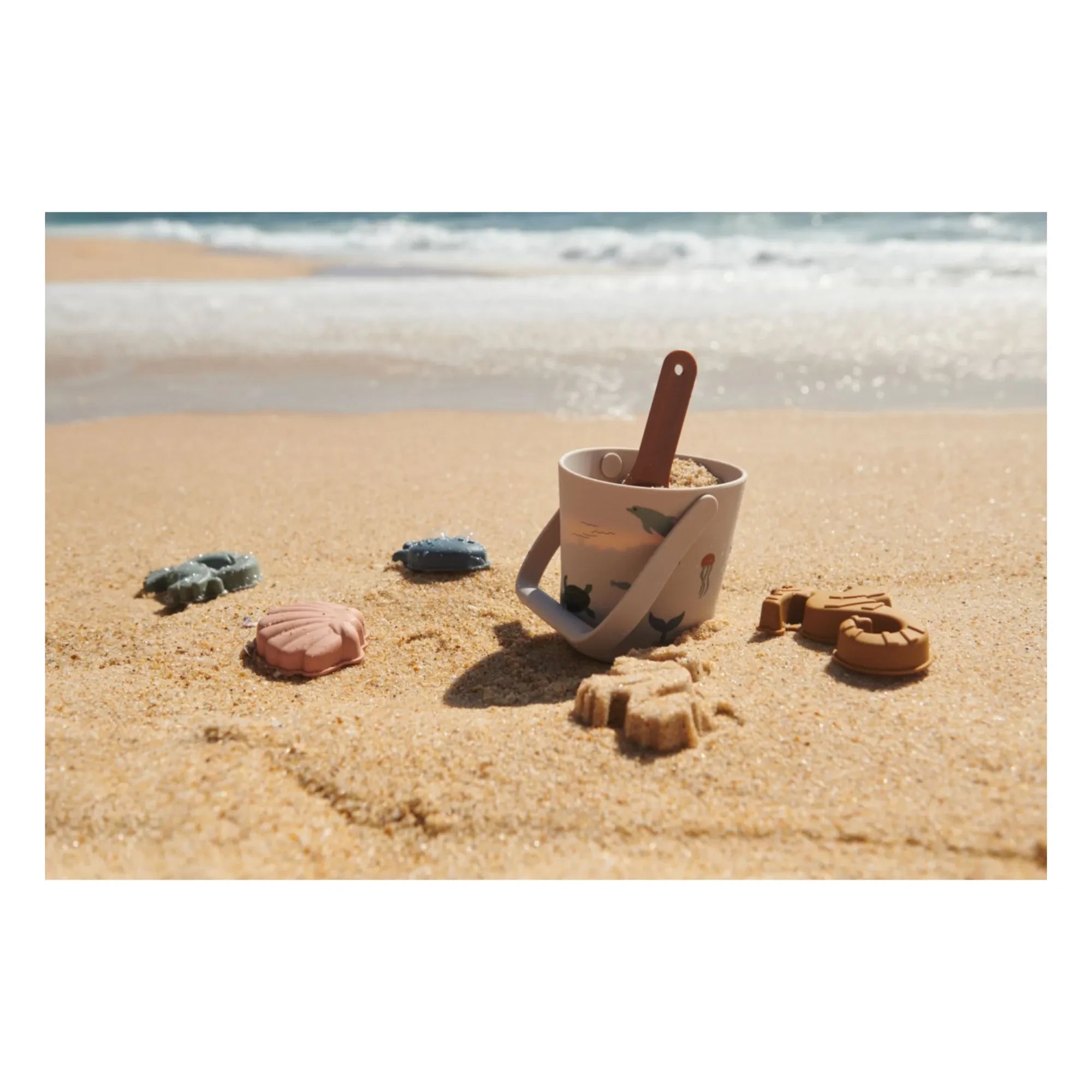 Liewood - Gilma Beach Bucket and Accessories | Marine Life/Sandy
