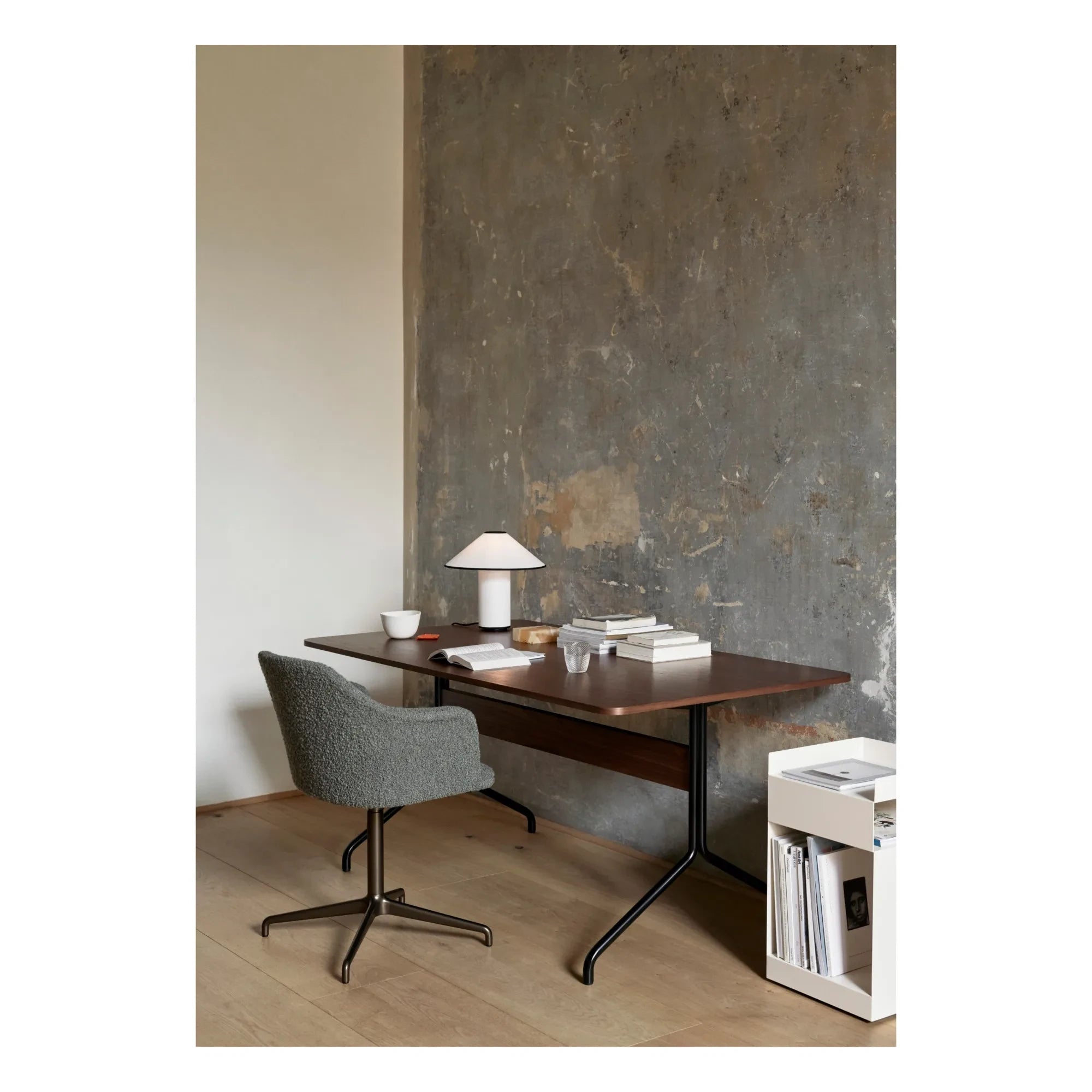 & Tradition - Colette ATD6 Table Lamp | Burgundy