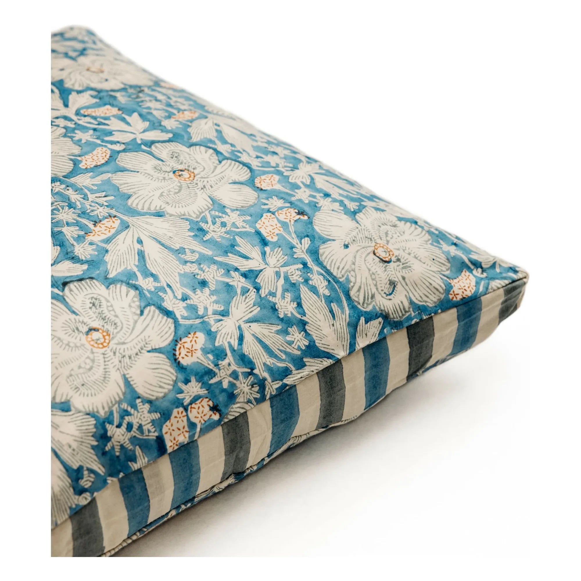 Le Monde Sauvage - Super Nova Saint Petersburg Pillow | Blue