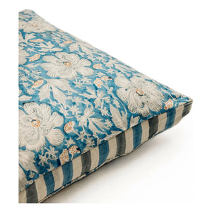 Le Monde Sauvage - Super Nova Saint Petersburg Pillow | Blue