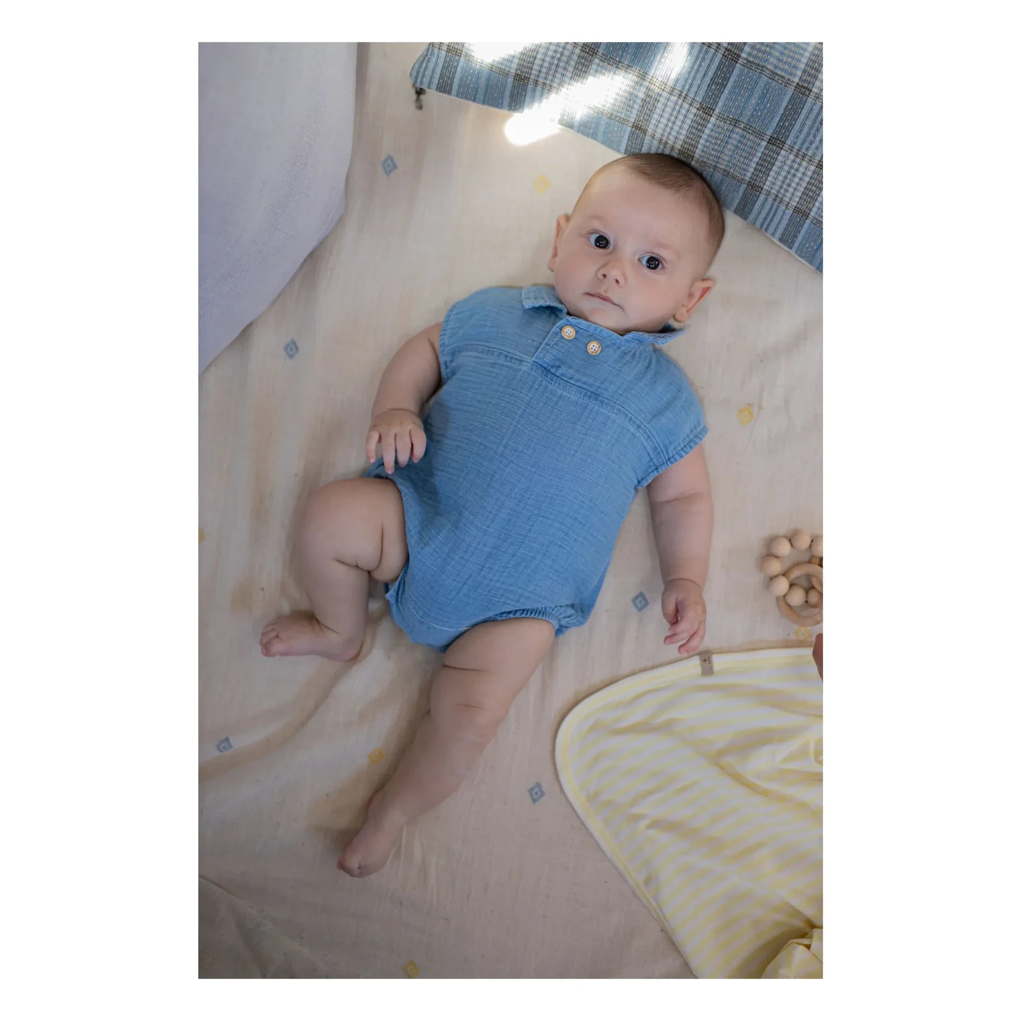 1+ in the family - Striped Betta blanket | Pale yellow