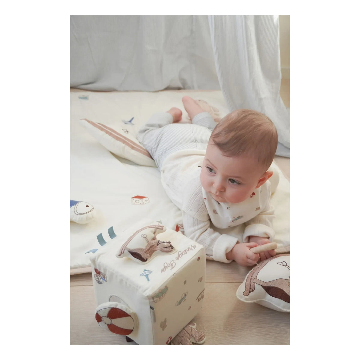 Glass Glass - Vintage Toys activity cube | Beige