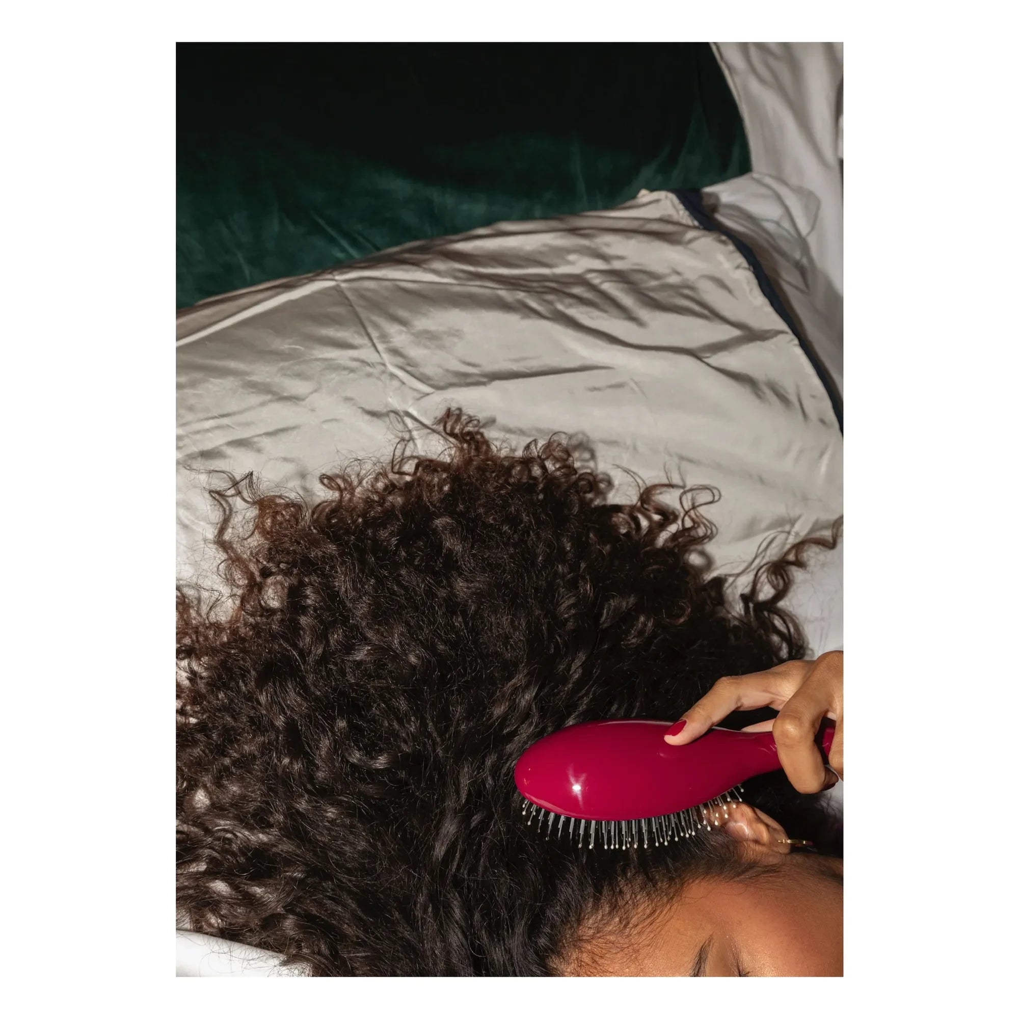 La Bonne Brosse - La Miracle Brush No.4 - Volumizing and Stimulating | Cherry Red