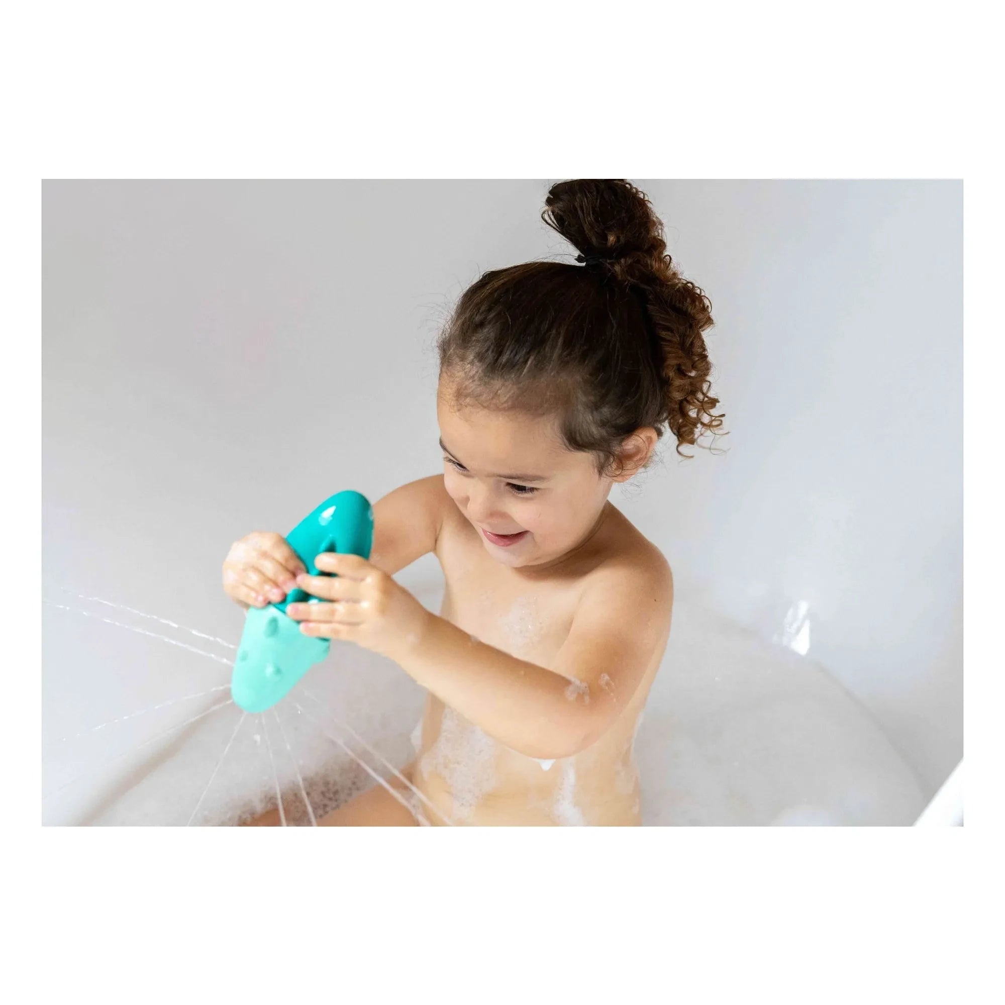 Quut - Squeezi Croco bath toy | Green