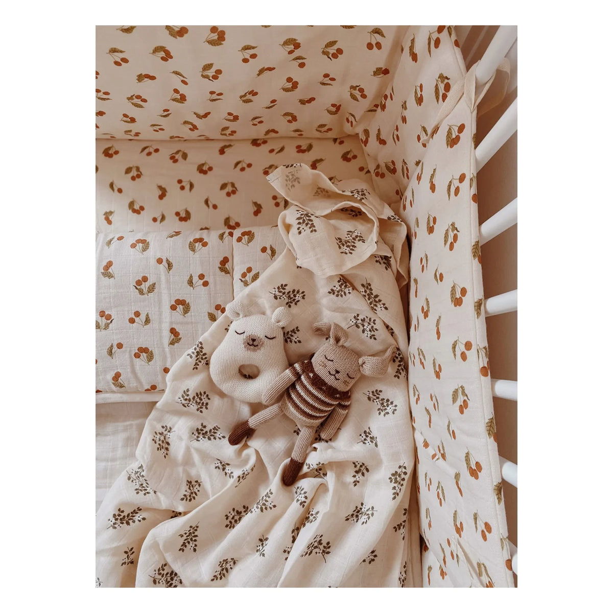 Main Sauvage - Teddy Rattle | White