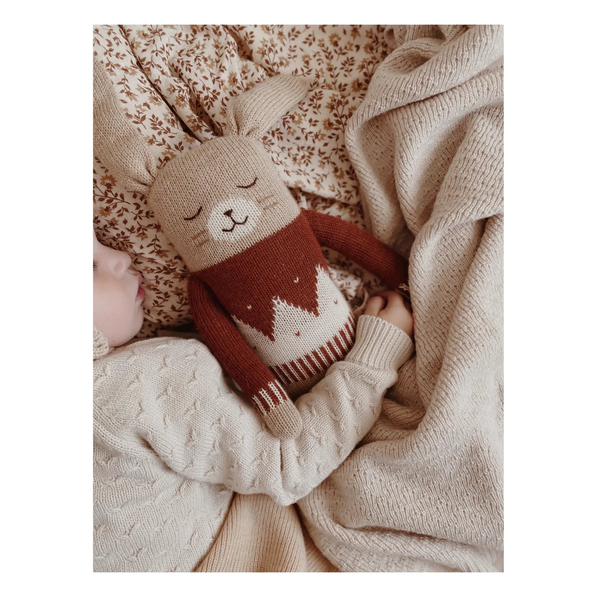 Main Sauvage - Large Bunny Knitted Jacquard Blanket | Siena