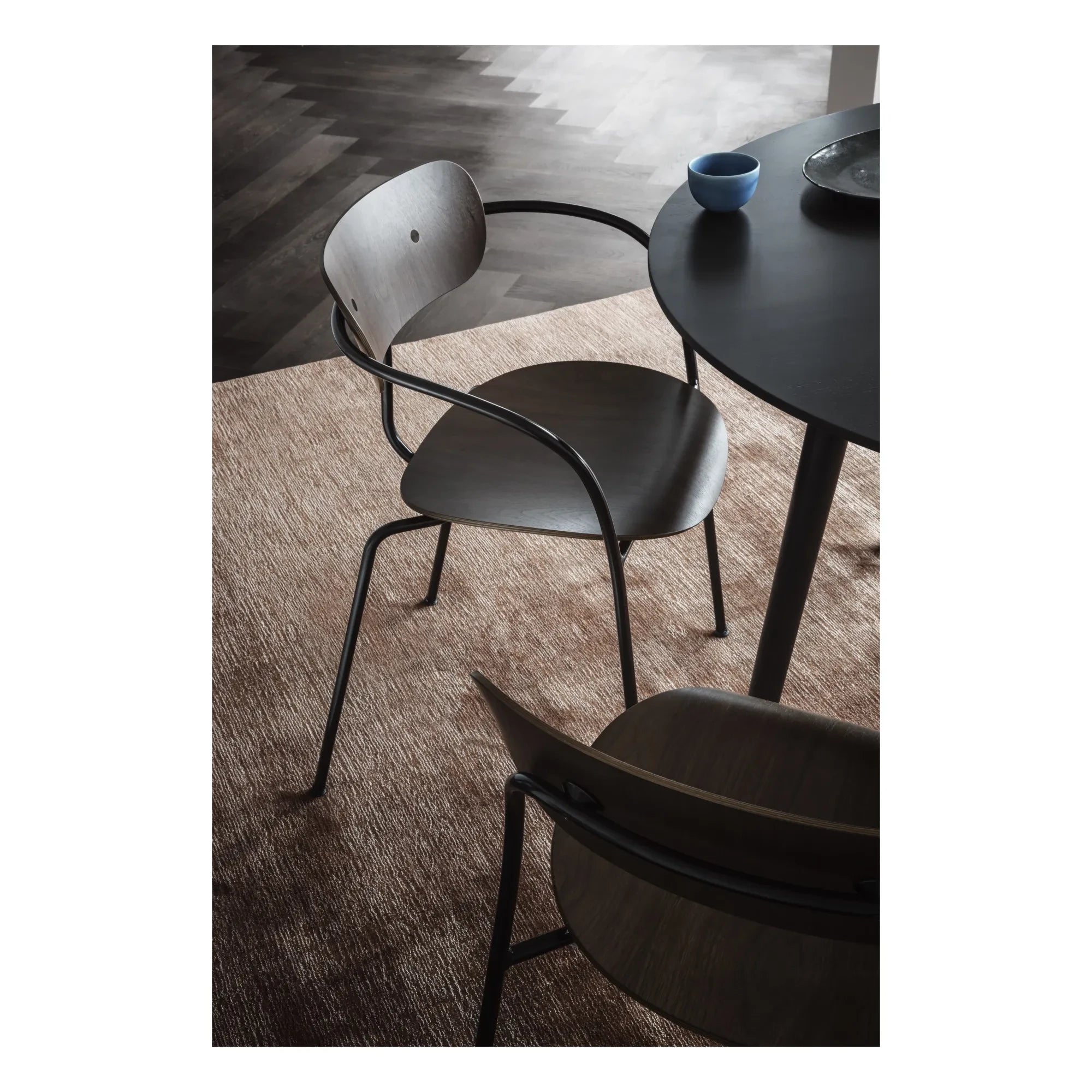 & Tradition - Pavillion AV 2 Chair | Walnut