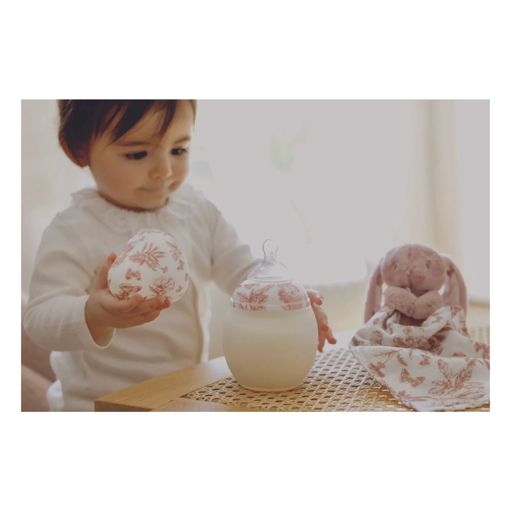 Elhée - Toile de Jouy Silicone Baby Bottles and Physiological Pacifier - Elhée x Tartine et Chocolat | Peach