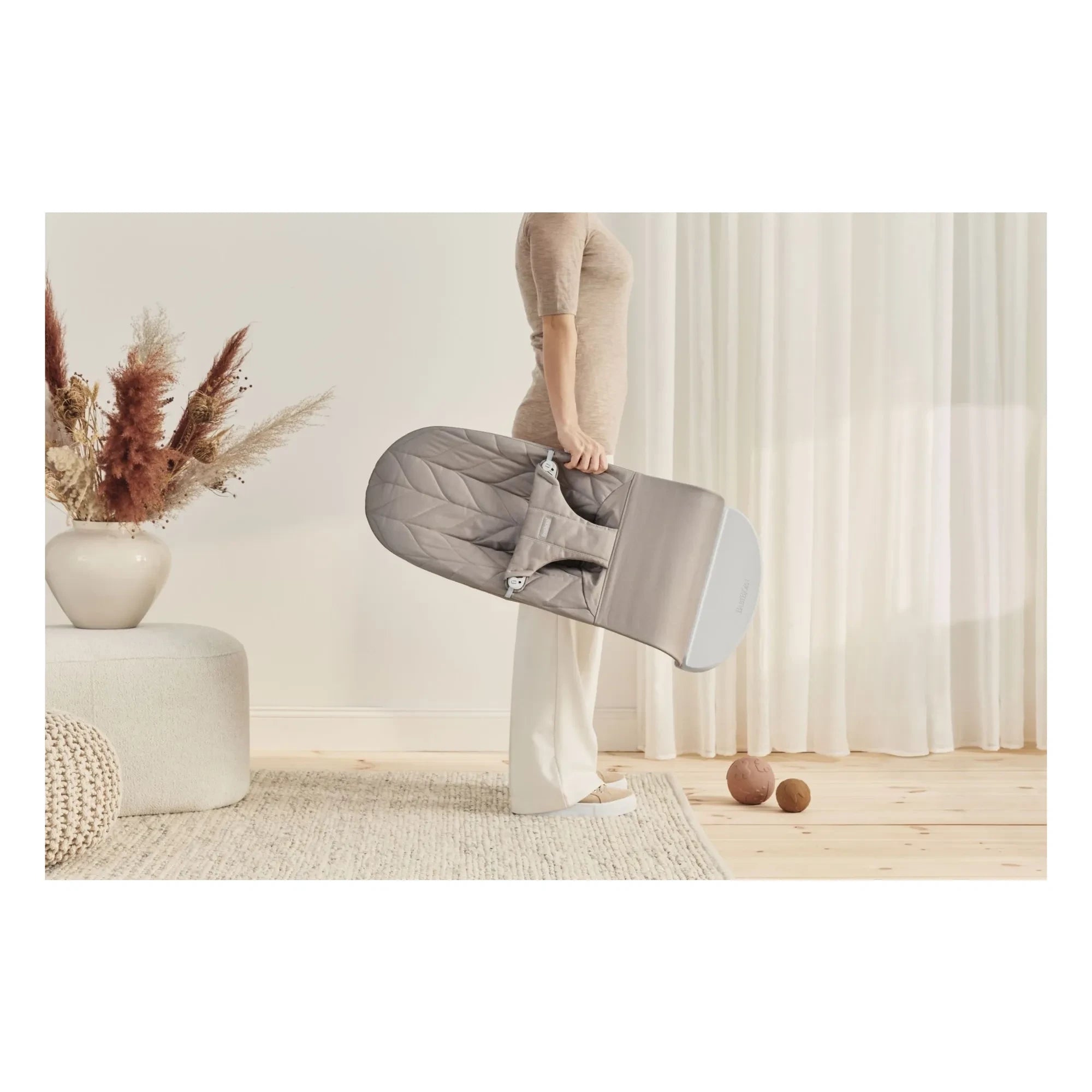 BabyBjörn - Petal Quilted Cotton Bliss Recliner | Sand