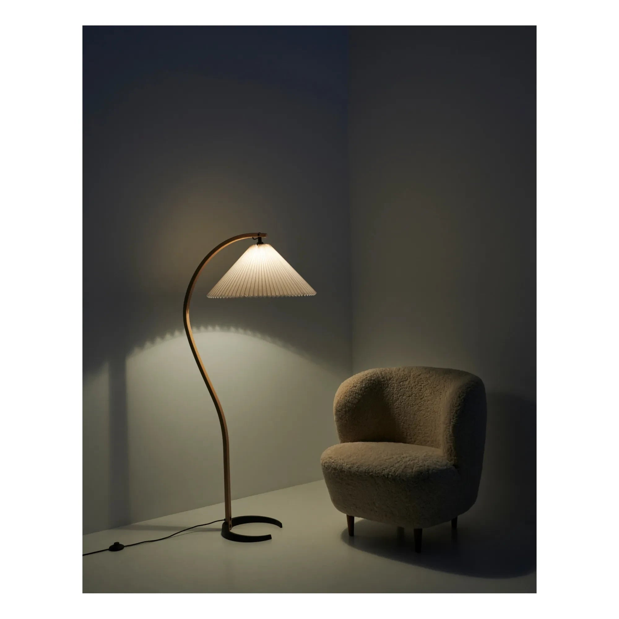 Gubi - Timberline Floor Lamp - Mads Caprani | White