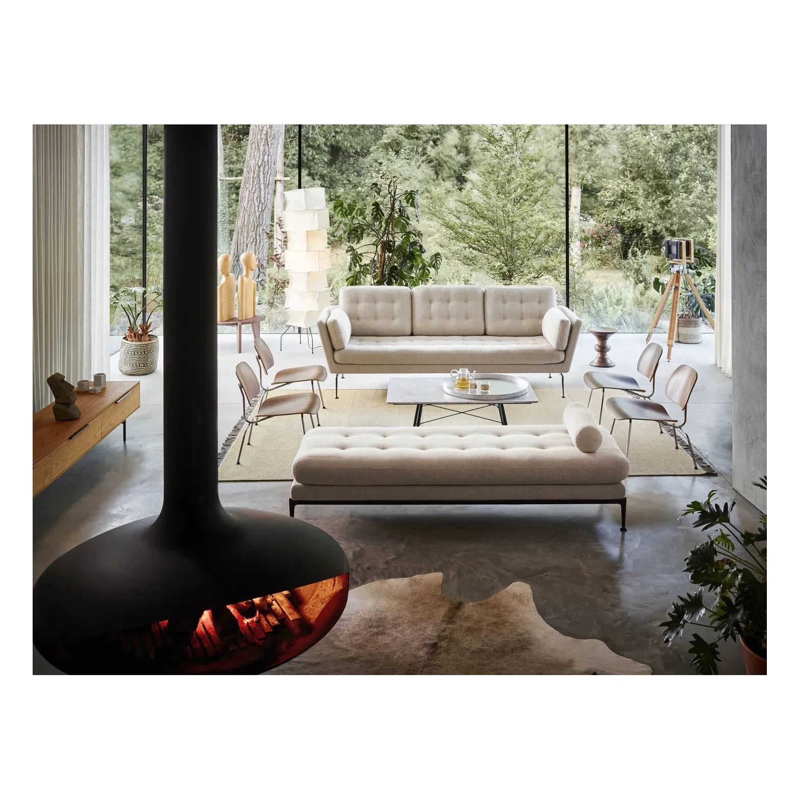 Vitra - LCM Armchair, Charles & Ray Eames, 1945-1946 | Ash