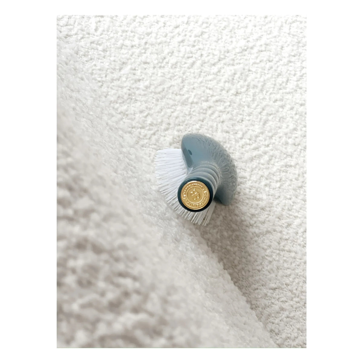 La Bonne Brosse - La Petite Brosse L'intense N°07 - Detangling and Stimulating Brush | Light Blue
