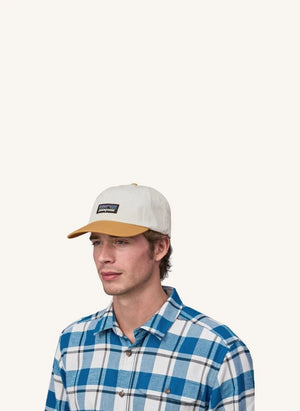 Patagonia - P-6 Label Trad organik pamuk şapka | Beyaz