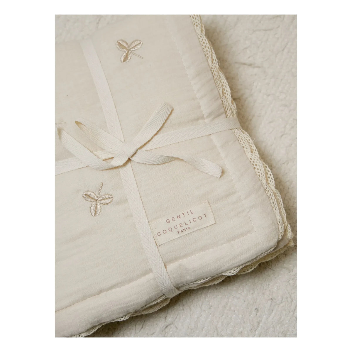 Gentil Coquelicot - Cotton Gauze Fabric Trèfles Embroidered Quilted Shawl