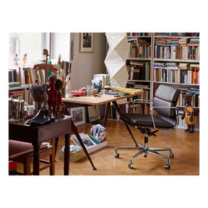 Vitra - EA 217 Leather Soft Pad Chair | Black