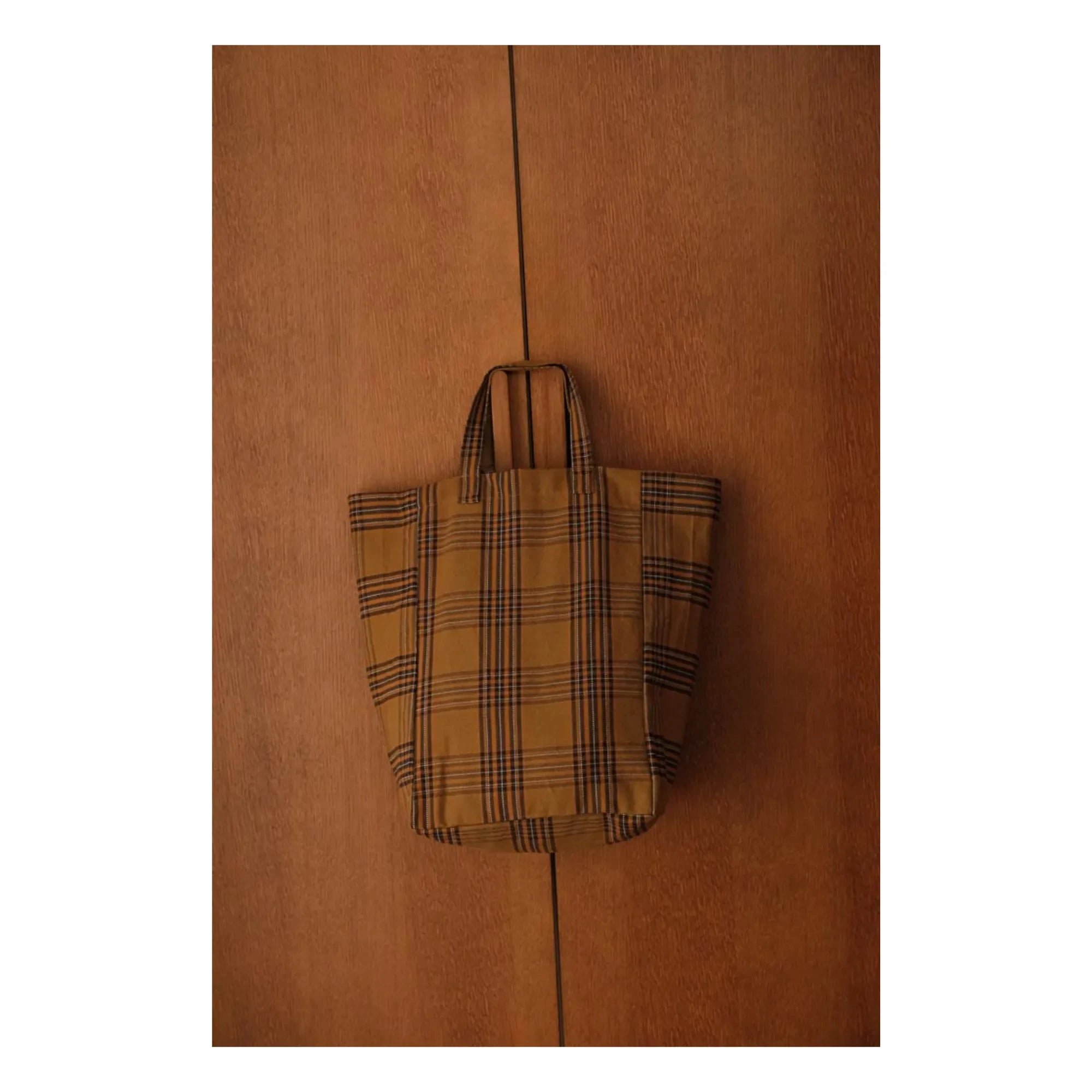 Rose in April - Elisabeth Echeveria Tote Bag | Brown