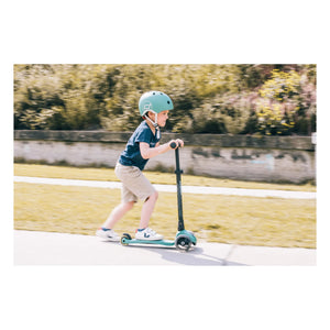Scoot & Ride - Highwaykick 3 LED Scooter | Chrome Green
