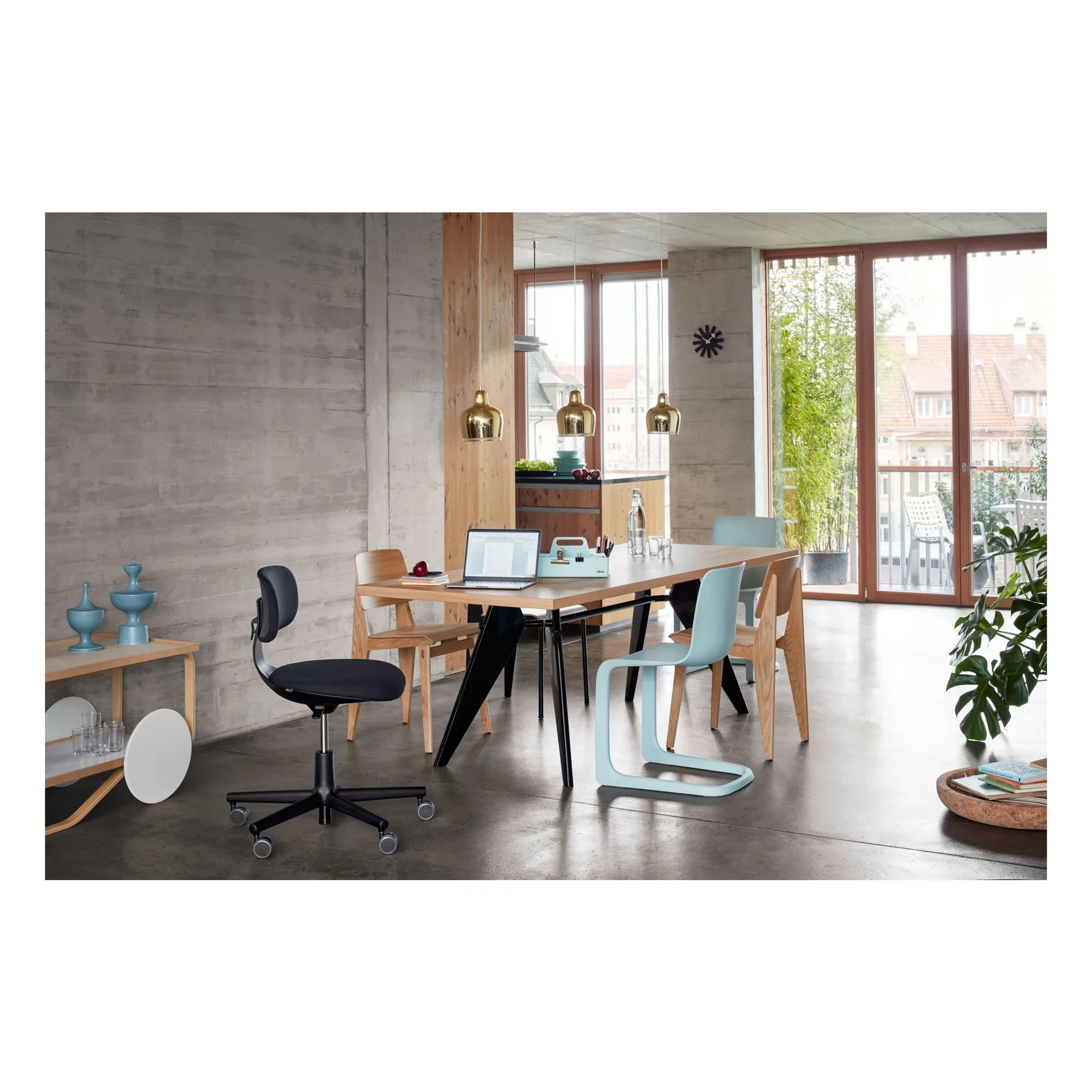 Vitra - EM table, oiled natural oak 220x90 cm - black legs - Jean Prouvé | Oak