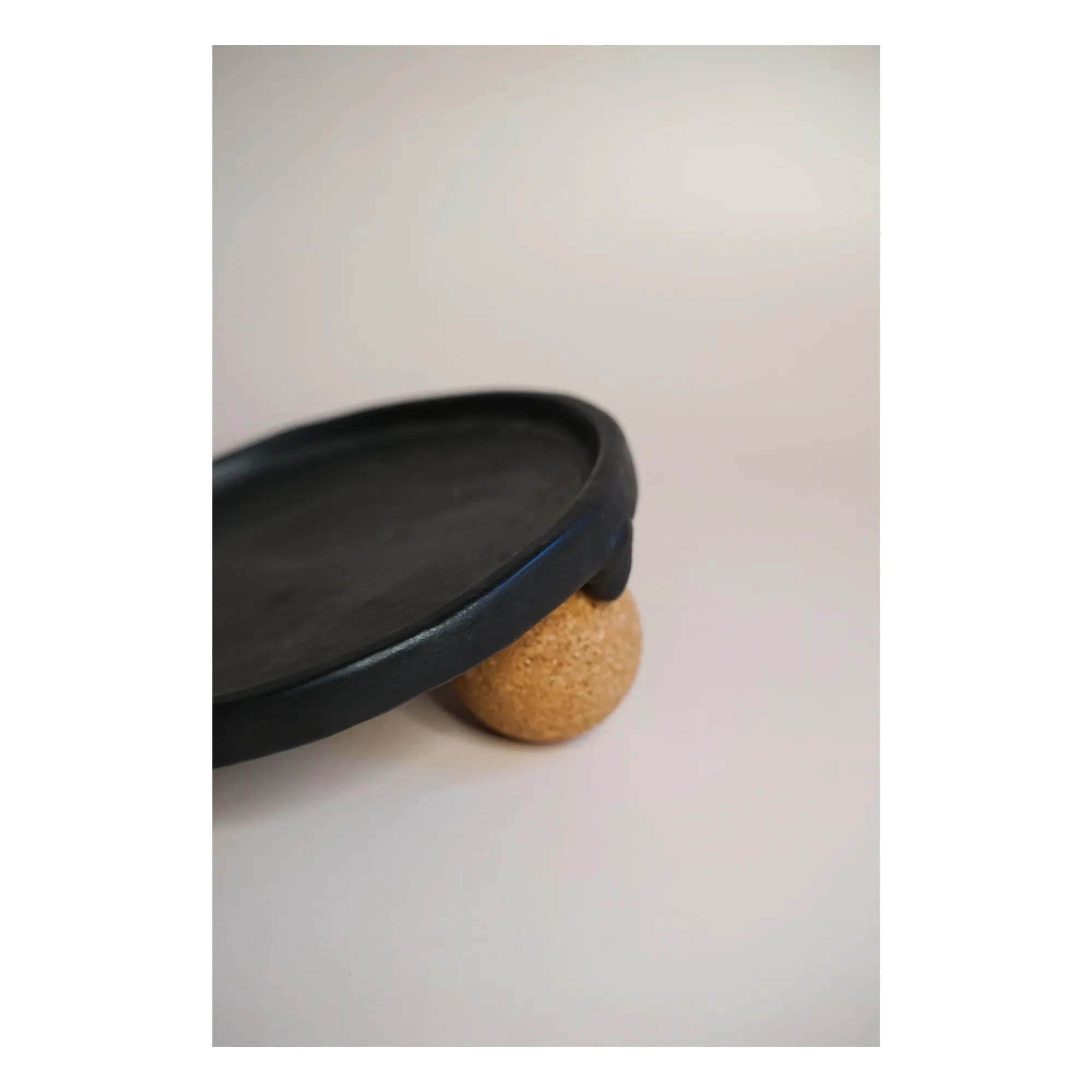 Woodmata - Terracotta-Based Plate | Black