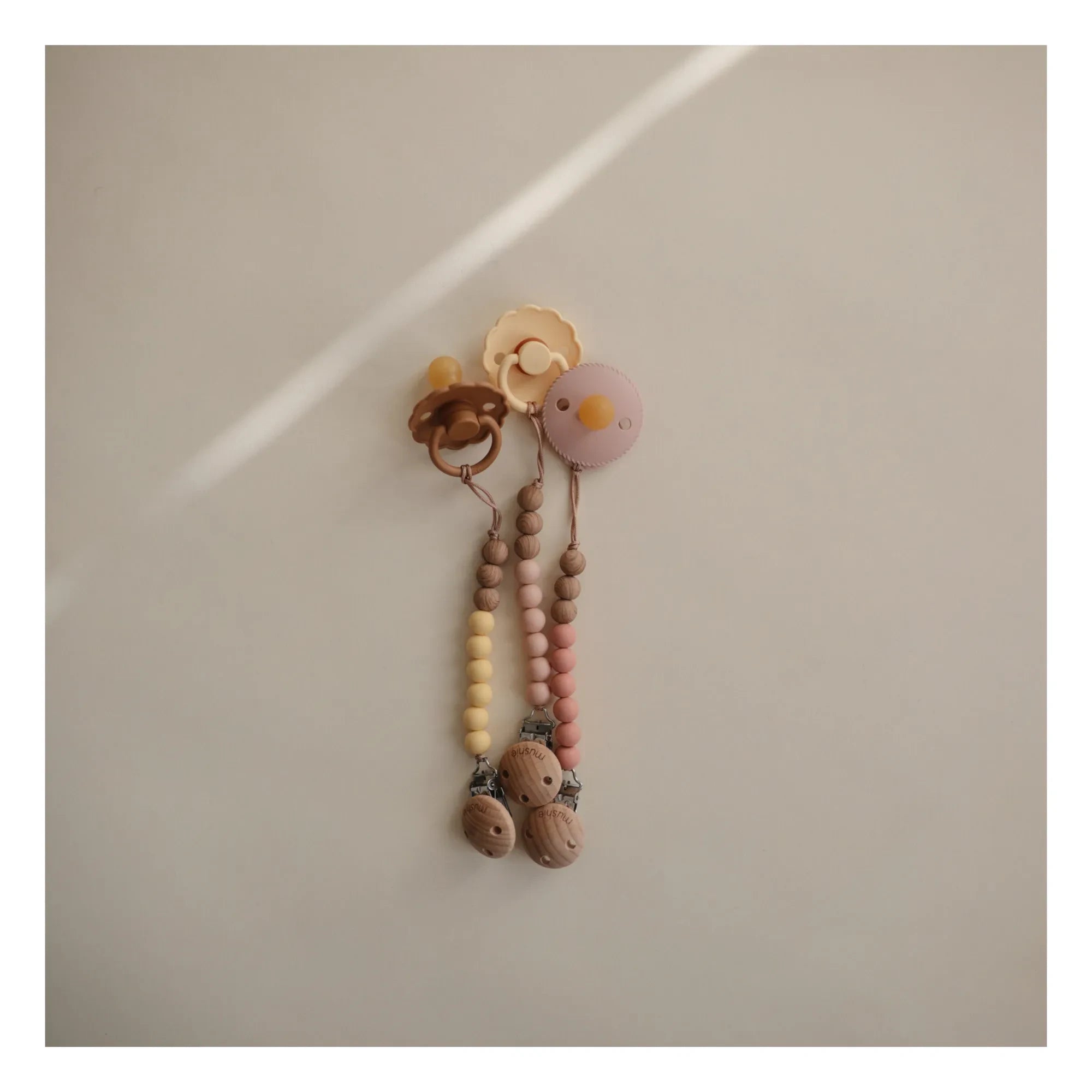 Mushie - Eva Pacifier Clip | Blush
