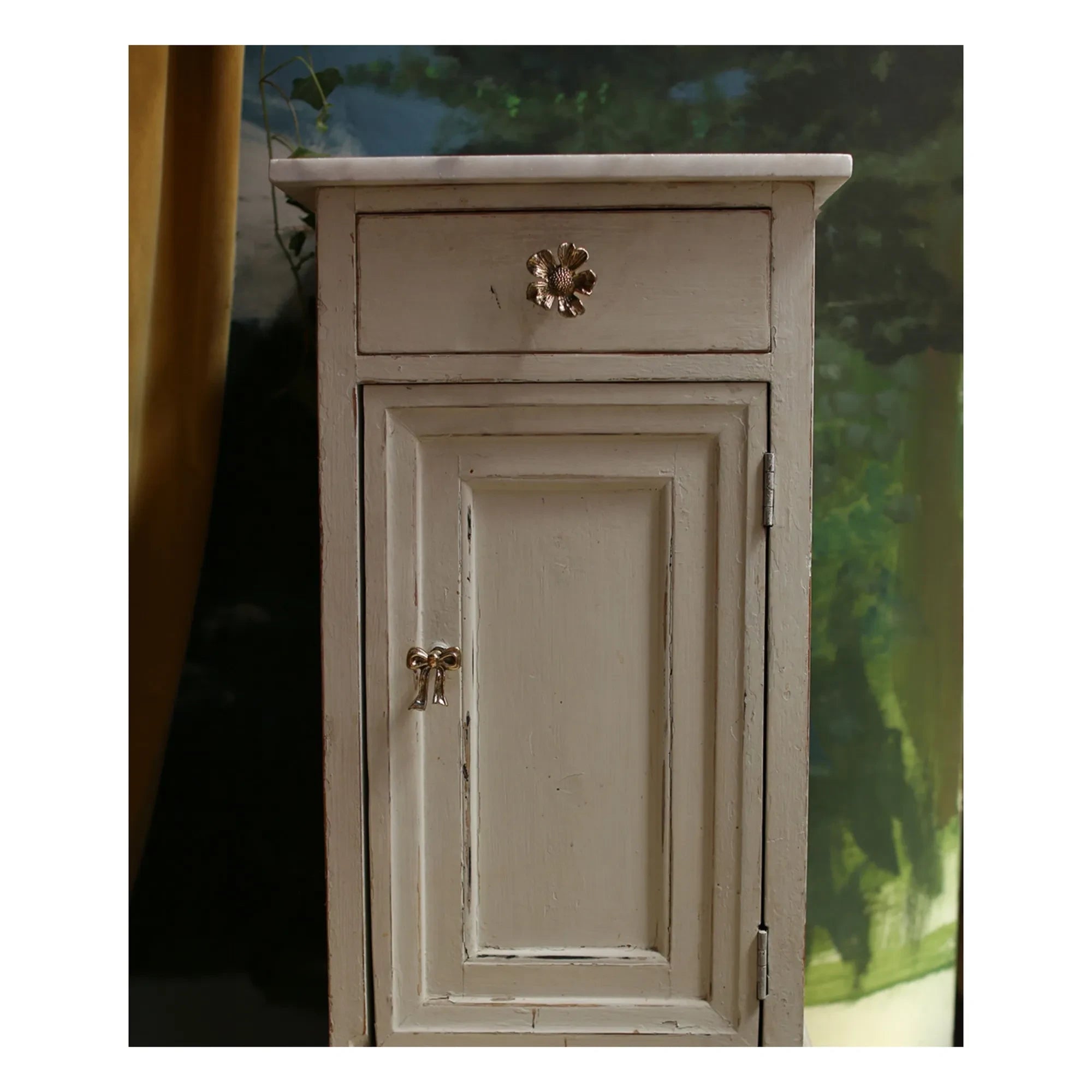 Doing Goods - Bowie Bow Brass Door Handle | Gold