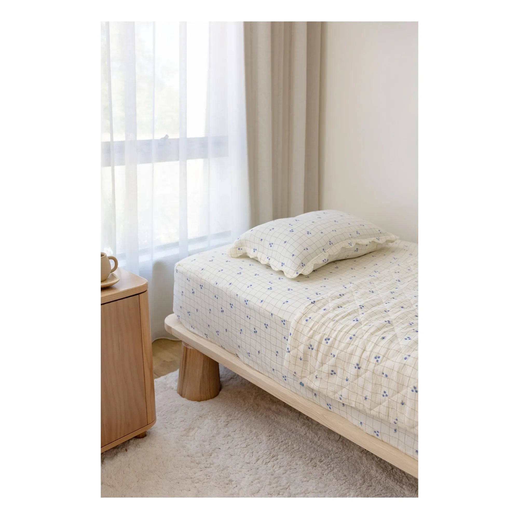 Soft Spot - Elastic sheet made of organic cotton with Blueberries