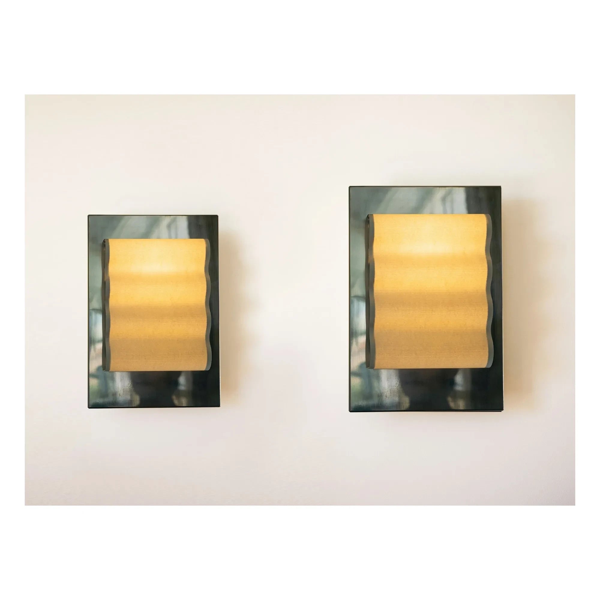 Violaine d'Harcourt - Frame Wave Wall Lamp | Silver