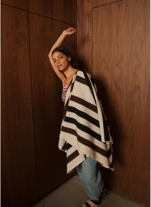 La Méricaine - Blackfeet Recycled Wool Cape | Ecru
