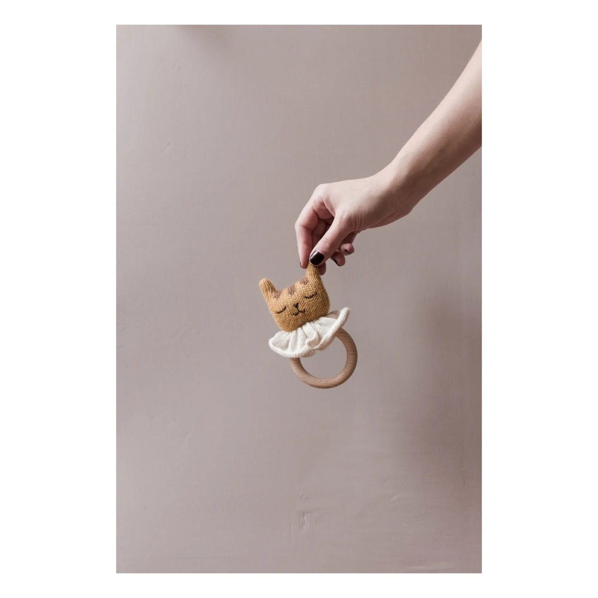 Main Sauvage - Tiger wooden rattle | Yellow