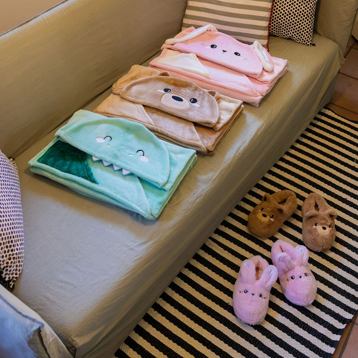 Legami - Rabbit Hooded Blanket - Cosy Hugs