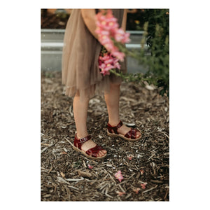 Petit Nord - Scallop Flower Sandals | Cherry Red