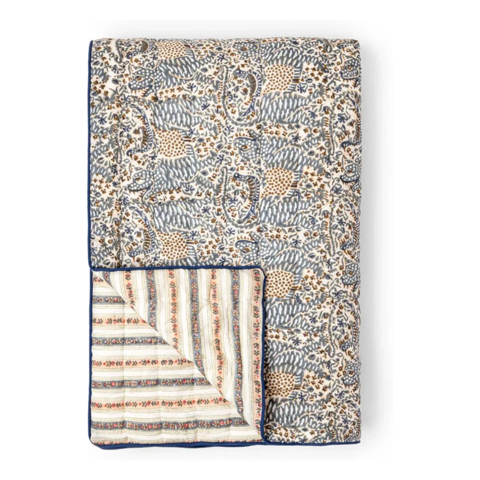 Le Monde Sauvage - Cosmique London Quilted Bedspread | Blue