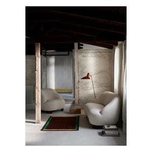 & Tradition - Margas LC3 2-Seater Sofa - Walnut Wood Legs | Ivory