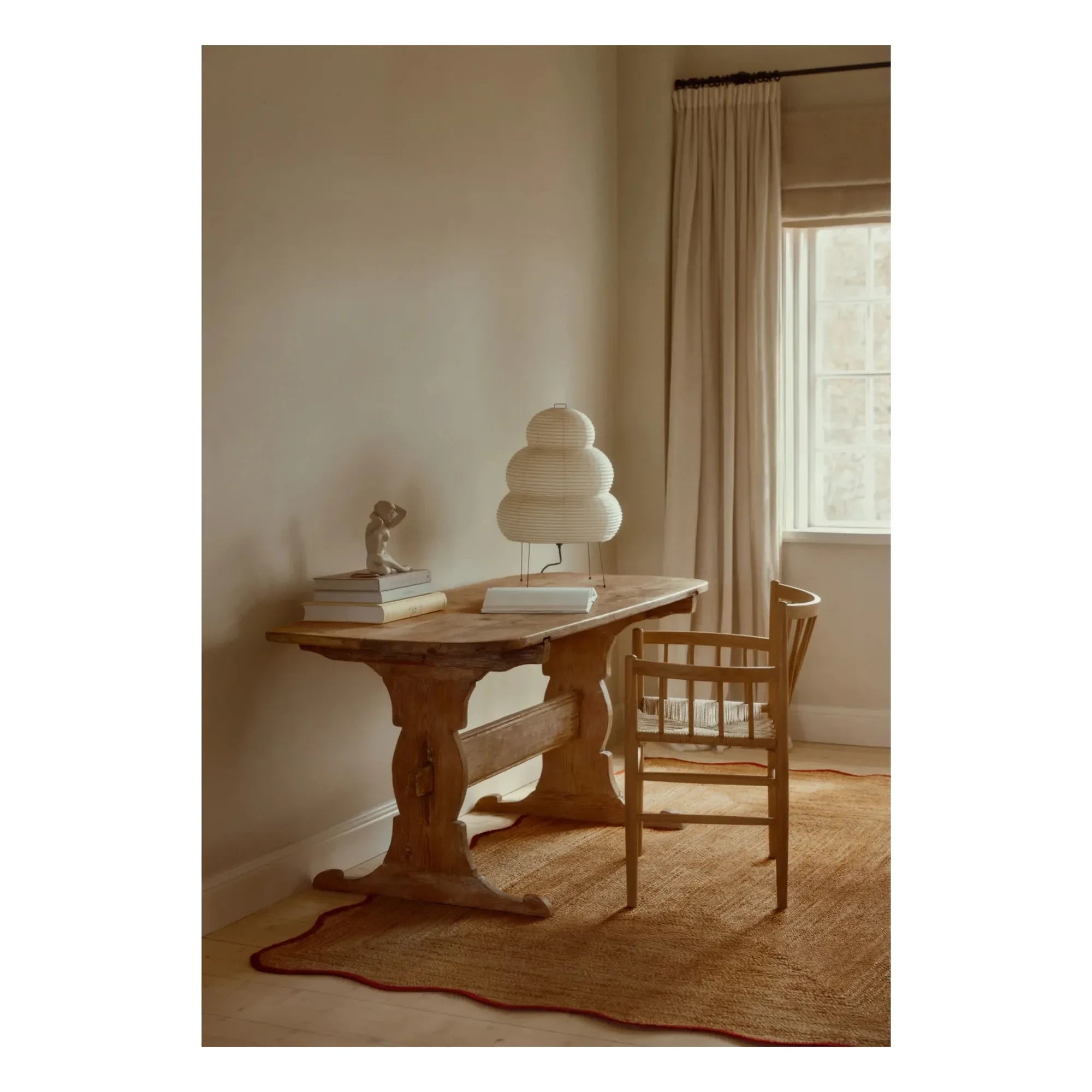 Layered - Clam jute rug | Matte black