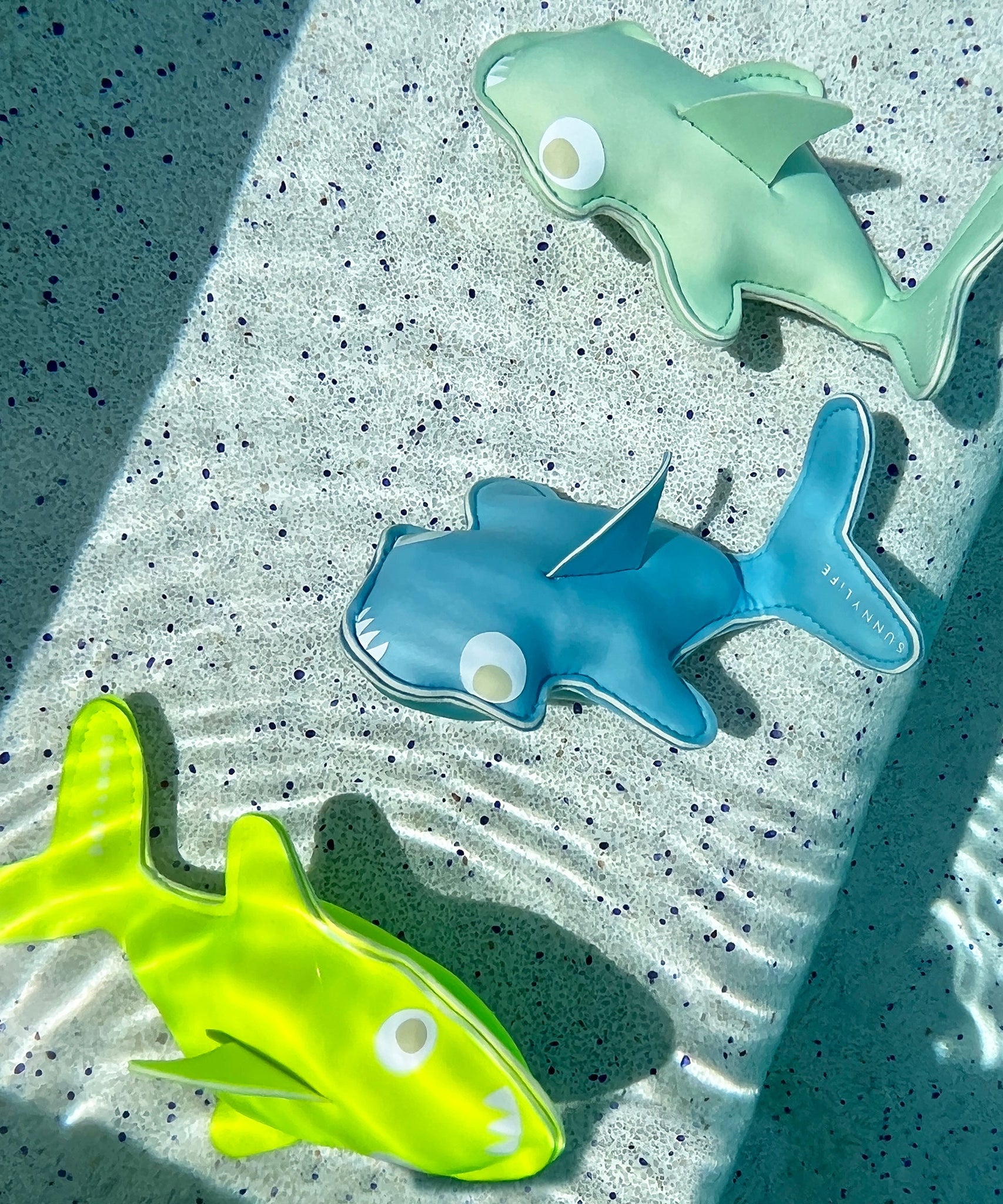 Sunnylife - Salty the Shark Sea and Pool Diving Toys