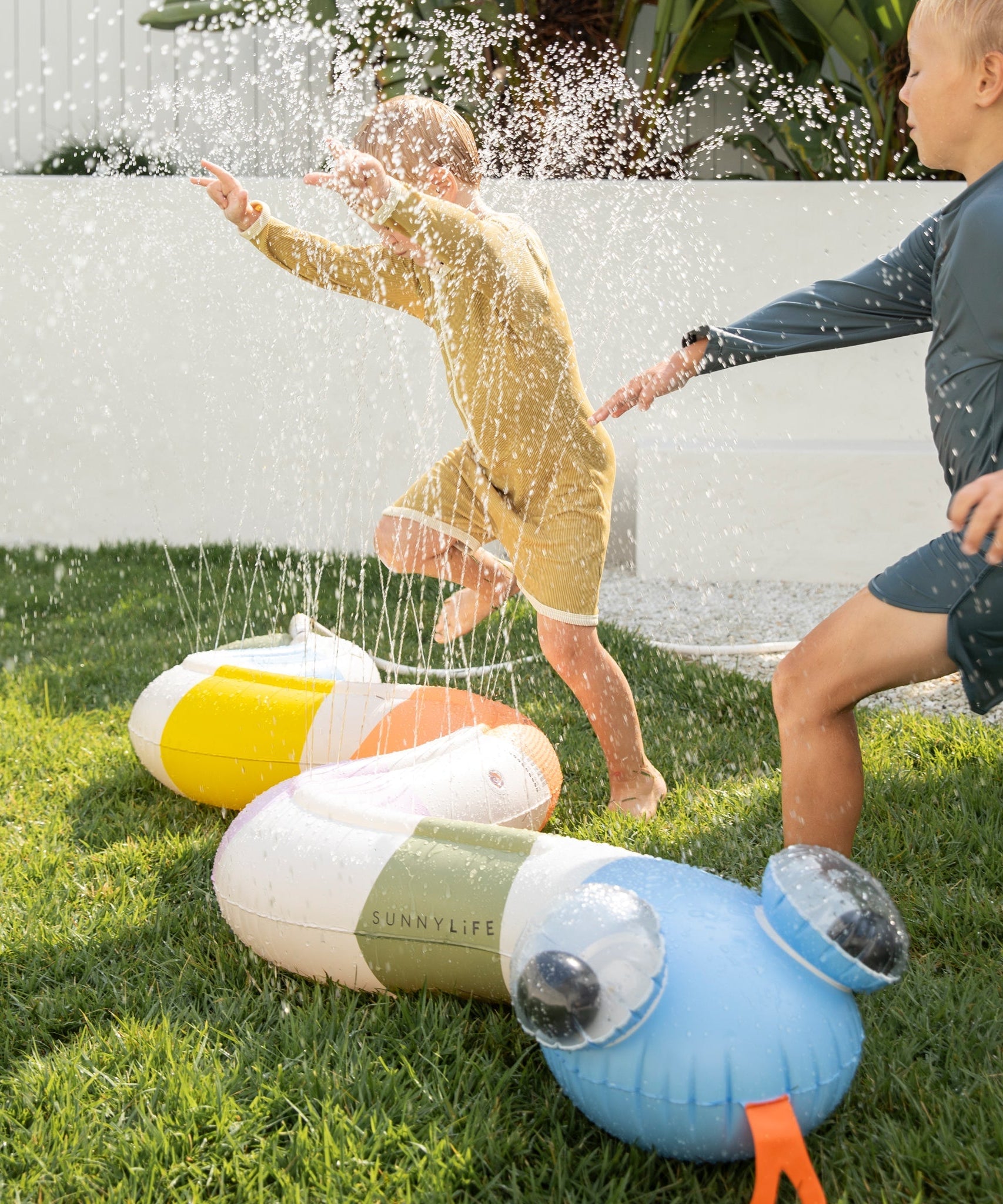 Sunnylife - Wild Multi Water Spraying Inflatable Garden Game