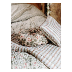 Le Monde Sauvage - Totoro Miami Round Cushion | Light Pink